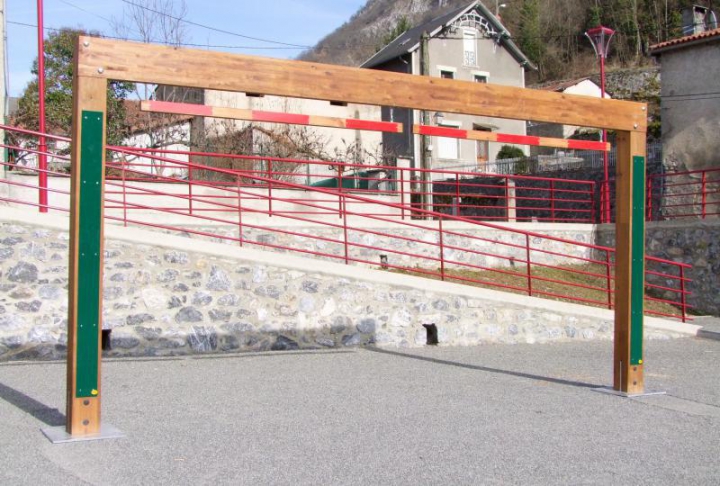Portique fixe bois Arcachon avec plaques anti-sciage